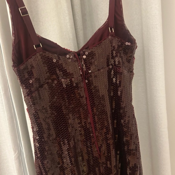 Abercrombie & Fitch Burgundy Sequin Midi Dress - Picture 3 of 6